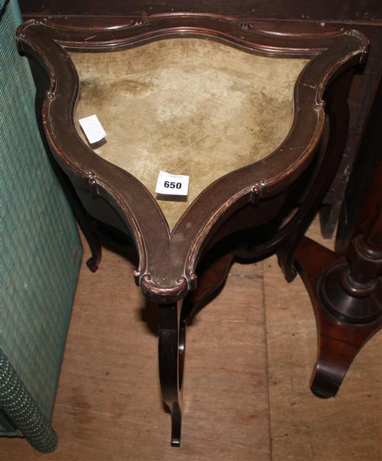 Heart shaped Bijouterie table(-)